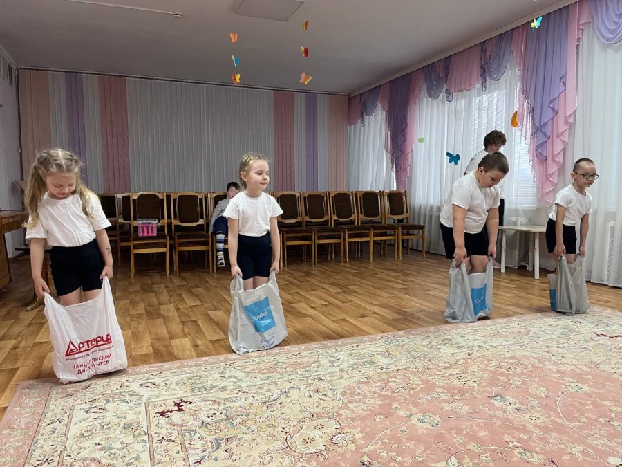  Прыжки в мешках